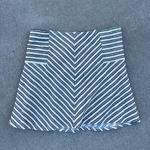 LOFT Dresses & Skirts - Loft Black White Woven Tweed Stripe Geometric A-Line Mini Skirt NWT Size LARGE